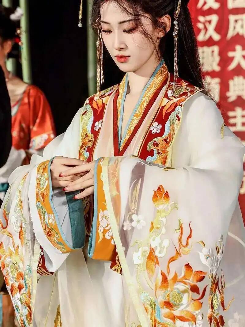 Ming Dynasty Hanfu Embroidery  - Embroidery Kit ulasan dan harga